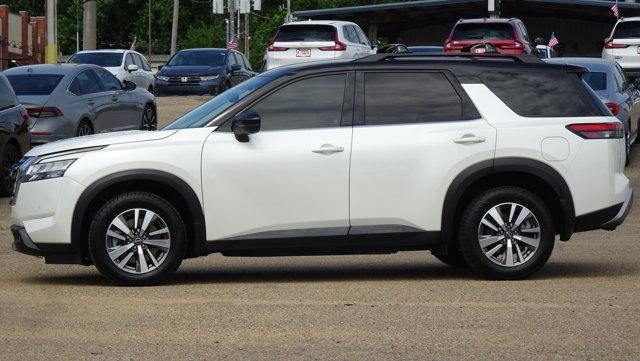 2022 Nissan Pathfinder SL in White — front three-quarter view