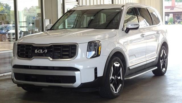 2025 Kia Telluride S in White — front three-quarter view